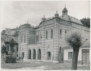 Az esztergomi zsinagóga, 1957