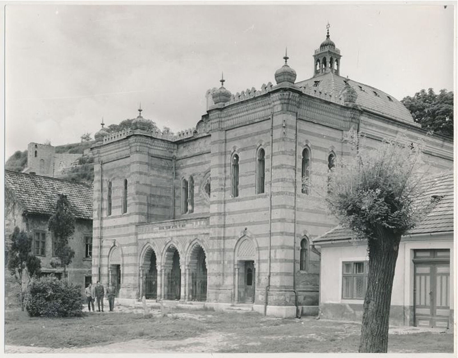 Az esztergomi zsinagóga, 1957