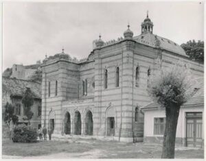 Az esztergomi zsinagóga az 1950-es években