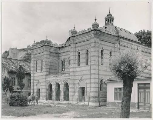 Az esztergomi zsinagóga az 1950-es években